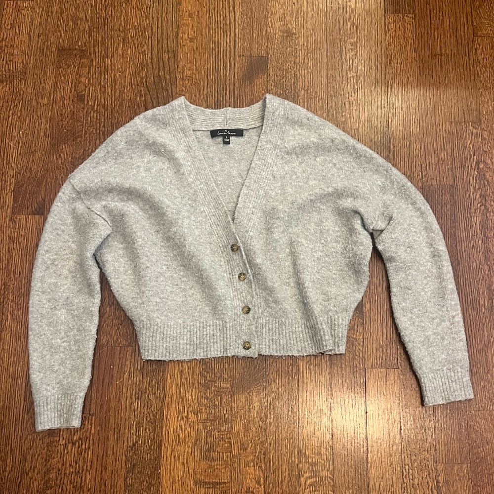 cute cropped grey sweater with buttons